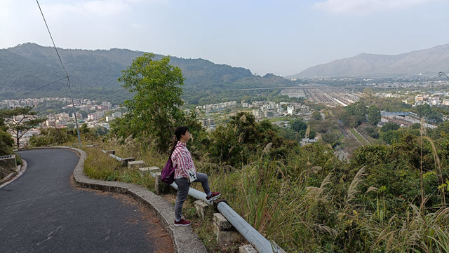 八鄉河背村 - 河背水塘 登山路